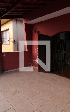 Casa à venda com 200m², 4 quartos e 2 vagasSuite - Varanda