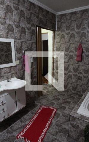 Casa à venda com 200m², 4 quartos e 2 vagasBanheiro 1