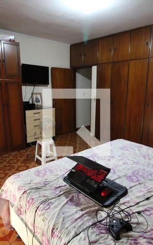 Casa à venda com 200m², 4 quartos e 2 vagasSuite