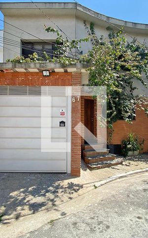 Casa para alugar com 400m², 3 quartos e 6 vagasFachada