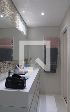 Casa para alugar com 250m², 3 quartos e 2 vagasBanheiro da suíte