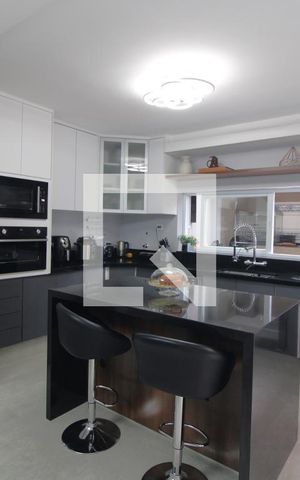 Casa para alugar com 250m², 3 quartos e 2 vagasCozinha