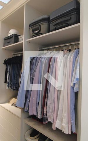 Casa para alugar com 250m², 3 quartos e 2 vagasCloset da suíte