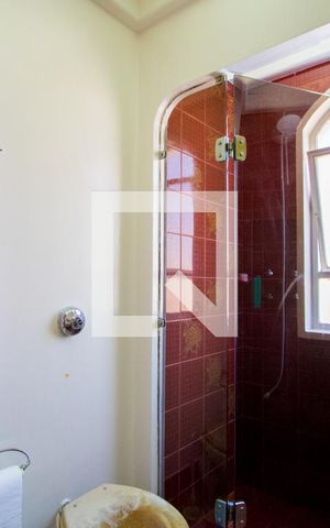 Apartamento à venda com 150m², 4 quartos e 2 vagas Apartamento à venda com 150m², 4 quartos e 2 vagasBanheiro social