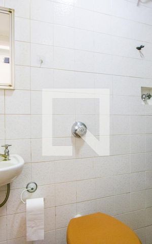 Apartamento à venda com 150m², 4 quartos e 2 vagas Apartamento à venda com 150m², 4 quartos e 2 vagasBanheiro de serviço