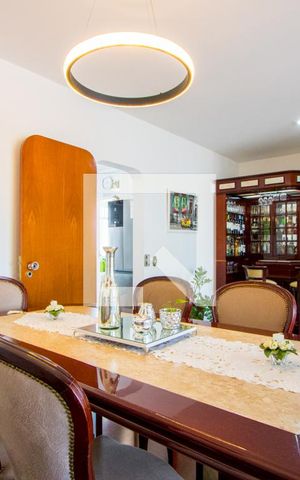 Apartamento à venda com 150m², 4 quartos e 2 vagas Apartamento à venda com 150m², 4 quartos e 2 vagasSala
