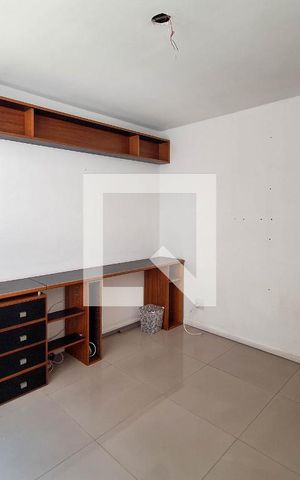 Apartamento para alugar com 81m², 2 quartos e 1 vaga Apartamento para alugar com 81m², 2 quartos e 1 vagaQuarto