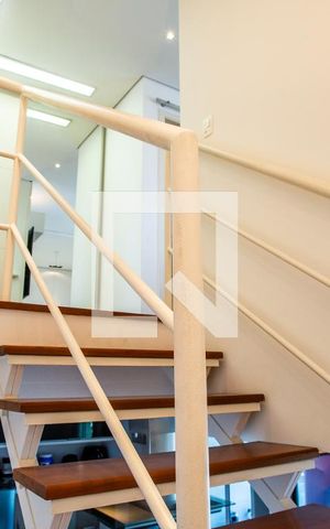 Apartamento à venda com 77m², 1 quarto e 2 vagas Apartamento à venda com 77m², 1 quarto e 2 vagasEscada