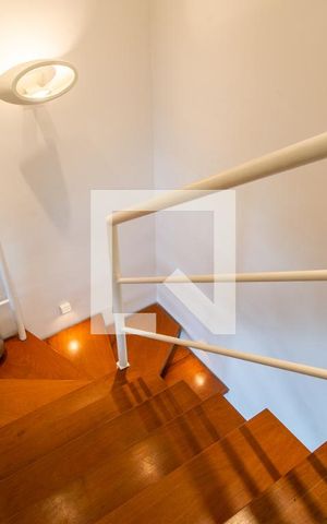 Apartamento à venda com 77m², 1 quarto e 2 vagas Apartamento à venda com 77m², 1 quarto e 2 vagasEscada