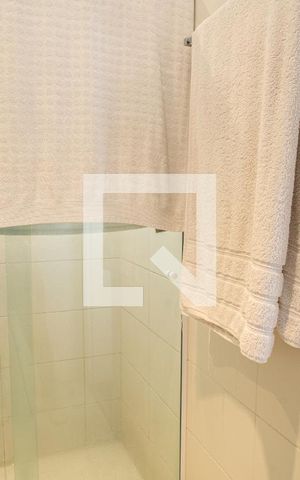 Apartamento à venda com 77m², 1 quarto e 2 vagas Apartamento à venda com 77m², 1 quarto e 2 vagasBanheiro da Suíte
