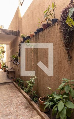 Casa à venda com 180m², 3 quartos e 2 vagas Casa à venda com 180m², 3 quartos e 2 vagasCorredor Lateral