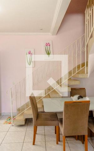 Casa de condomínio para alugar com 109m², 3 quartos e 1 vaga Casa de condomínio para alugar com 109m², 3 quartos e 1 vagaSala