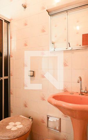 Casa à venda com 100m², 2 quartos e 2 vagasBanheiro 1