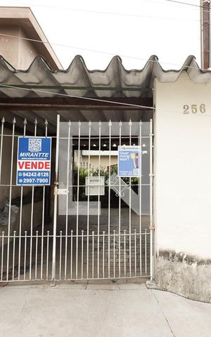 Casa à venda com 100m², 2 quartos e 2 vagasFachada