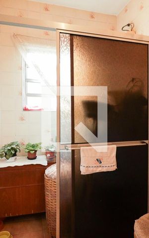 Casa à venda com 100m², 2 quartos e 2 vagasBanheiro 1