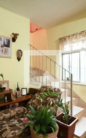 Casa à venda com 100m², 2 quartos e 2 vagasSala