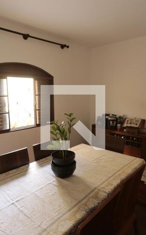 Casa à venda com 200m², 3 quartos e 2 vagasSala