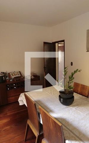 Casa à venda com 200m², 3 quartos e 2 vagasSala