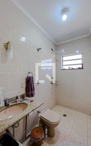 Casa à venda com 315m², 3 quartos e 5 vagasEdícula - Banheiro