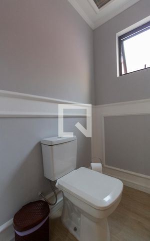 Casa à venda com 220m², 3 quartos e 3 vagas Casa à venda com 220m², 3 quartos e 3 vagasLavabo