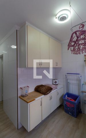 Casa à venda com 220m², 3 quartos e 3 vagas Casa à venda com 220m², 3 quartos e 3 vagasÁrea de Serviço