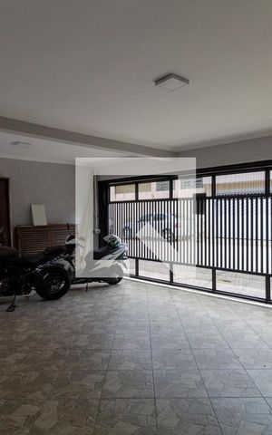 Casa à venda com 220m², 3 quartos e 3 vagas Casa à venda com 220m², 3 quartos e 3 vagasGaragem