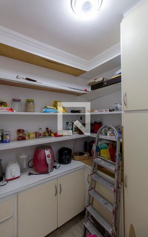 Casa à venda com 220m², 3 quartos e 3 vagas Casa à venda com 220m², 3 quartos e 3 vagasDespensa