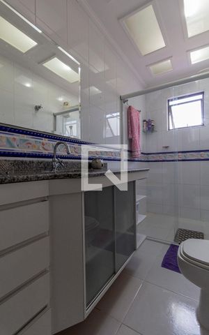 Casa à venda com 220m², 3 quartos e 3 vagas Casa à venda com 220m², 3 quartos e 3 vagasBanheiro