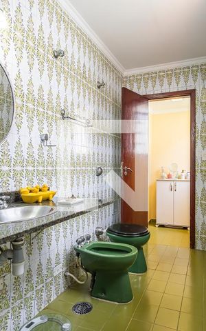 Casa à venda com 222m², 3 quartos e 4 vagasBanheiro da Suíte