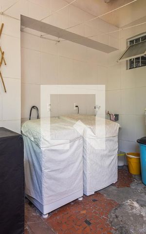 Casa à venda com 222m², 3 quartos e 4 vagasÁrea de Serviço
