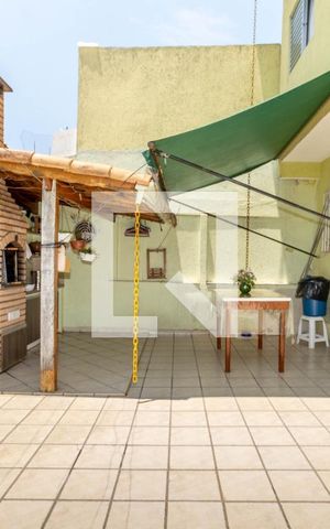 Casa à venda com 179m², 3 quartos e 3 vagas Casa à venda com 179m², 3 quartos e 3 vagasQuintal