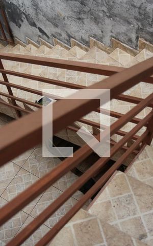 Casa para alugar com 270m², 3 quartos e 5 vagasEscada
