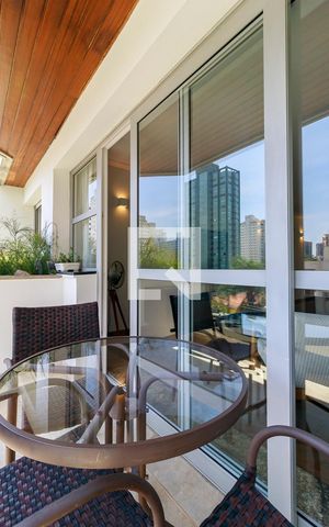 Apartamento à venda com 236m², 3 quartos e 3 vagas Apartamento à venda com 236m², 3 quartos e 3 vagasSala - Varanda