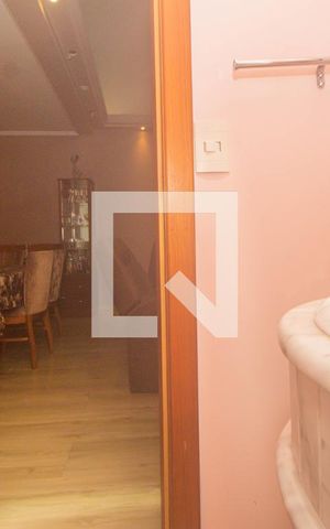 Casa à venda com 350m², 4 quartos e 4 vagas Casa à venda com 350m², 4 quartos e 4 vagasLavabo