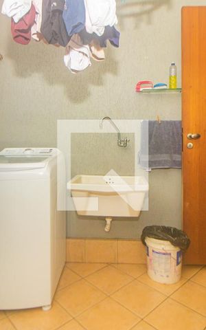 Casa à venda com 350m², 4 quartos e 4 vagas Casa à venda com 350m², 4 quartos e 4 vagasÁrea de Serviço