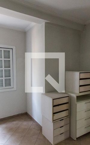 Casa de condomínio à venda com 550m², 5 quartos e 10 vagas Casa de condomínio à venda com 550m², 5 quartos e 10 vagasÁrea de Serviço - Quarto