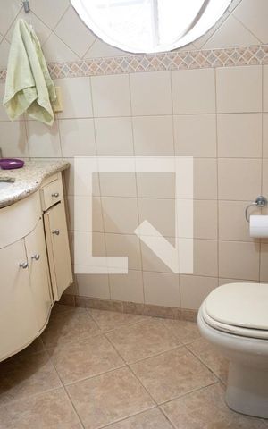 Casa à venda com 340m², 3 quartos e 4 vagasBanheiro do Quarto 3