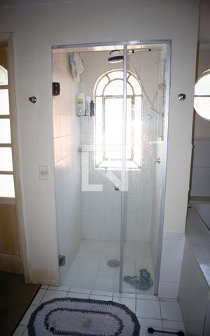 Casa à venda com 340m², 3 quartos e 4 vagasBanheiro do Quarto 1