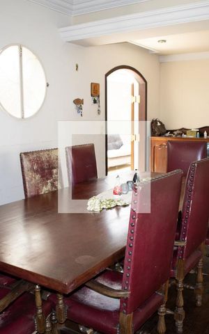 Casa à venda com 340m², 3 quartos e 4 vagasSala
