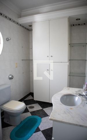 Casa à venda com 340m², 3 quartos e 4 vagasBanheiro do Quarto 2