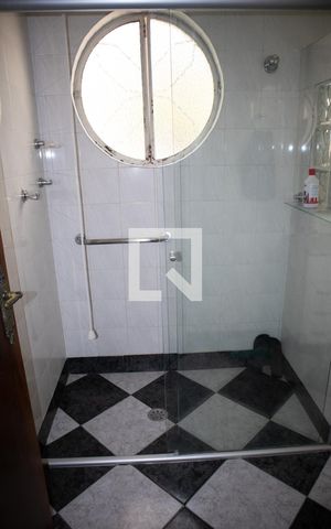 Casa à venda com 340m², 3 quartos e 4 vagasBanheiro do Quarto 2