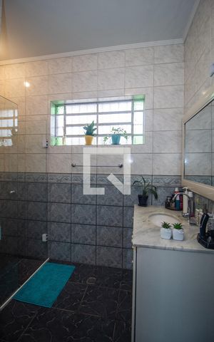 Casa à venda com 238m², 4 quartos e 2 vagas Casa à venda com 238m², 4 quartos e 2 vagasBanheiro da Suíte
