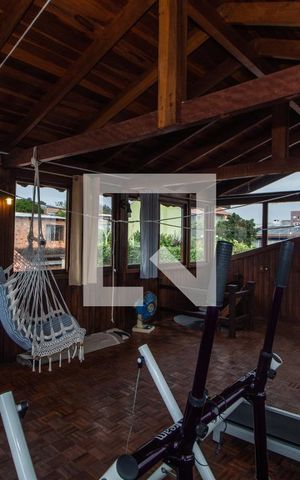 Casa à venda com 238m², 4 quartos e 2 vagas Casa à venda com 238m², 4 quartos e 2 vagasTerraço