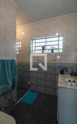 Casa à venda com 238m², 4 quartos e 2 vagas Casa à venda com 238m², 4 quartos e 2 vagasBanheiro da Suíte