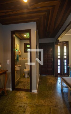 Casa à venda com 238m², 4 quartos e 2 vagas Casa à venda com 238m², 4 quartos e 2 vagasSala
