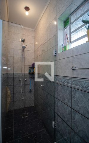 Casa à venda com 238m², 4 quartos e 2 vagas Casa à venda com 238m², 4 quartos e 2 vagasBanheiro da Suíte