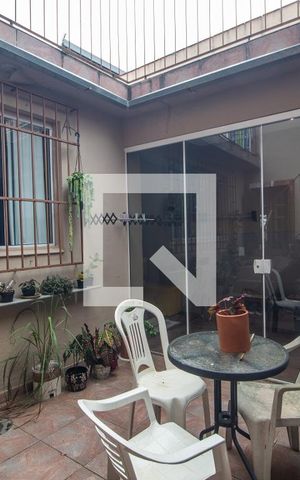 Casa à venda com 238m², 4 quartos e 2 vagas Casa à venda com 238m², 4 quartos e 2 vagasÁrea comum