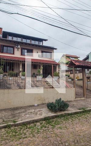 Casa à venda com 238m², 4 quartos e 2 vagas Casa à venda com 238m², 4 quartos e 2 vagasFachada