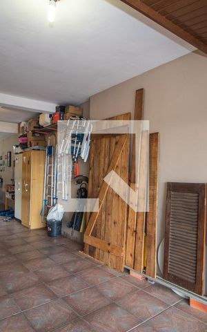 Casa à venda com 238m², 4 quartos e 2 vagas Casa à venda com 238m², 4 quartos e 2 vagasGaragem