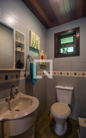Casa à venda com 238m², 4 quartos e 2 vagas Casa à venda com 238m², 4 quartos e 2 vagasLavabo